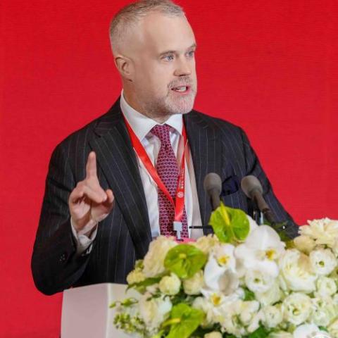 Cornell Arts & Sciences dean Peter Loewen speaks at the Cornell-China Forum in Shanghai November 2025