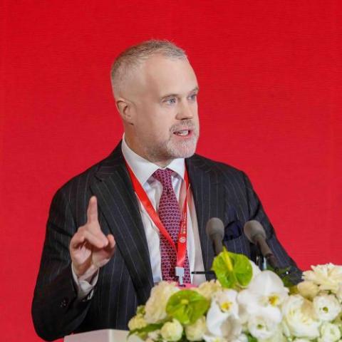 Cornell Arts & Sciences dean Peter Loewen speaks at the Cornell-China Forum in Shanghai November 2025